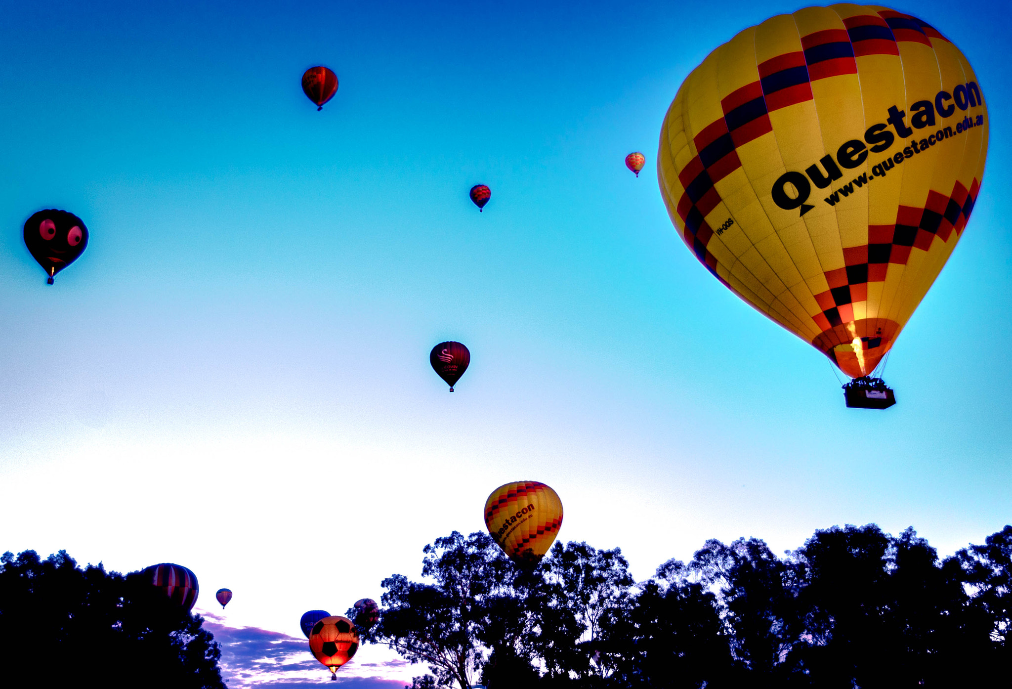 Nikon D700 + Sigma 24-70mm F2.8 EX DG HSM sample photo. Canberra balloon spectacular photography