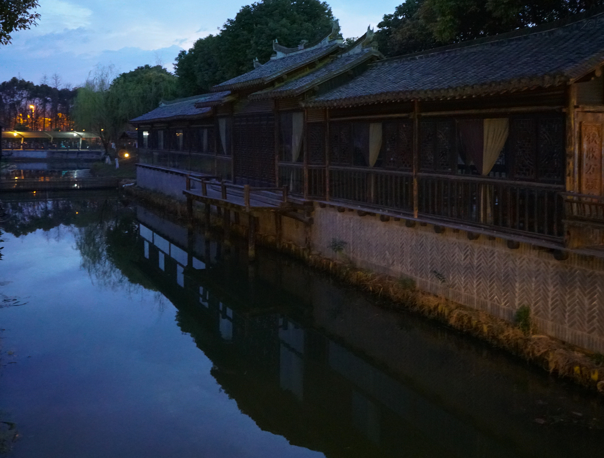 Sony E 20mm F2.8 sample photo. 书院人家 photography