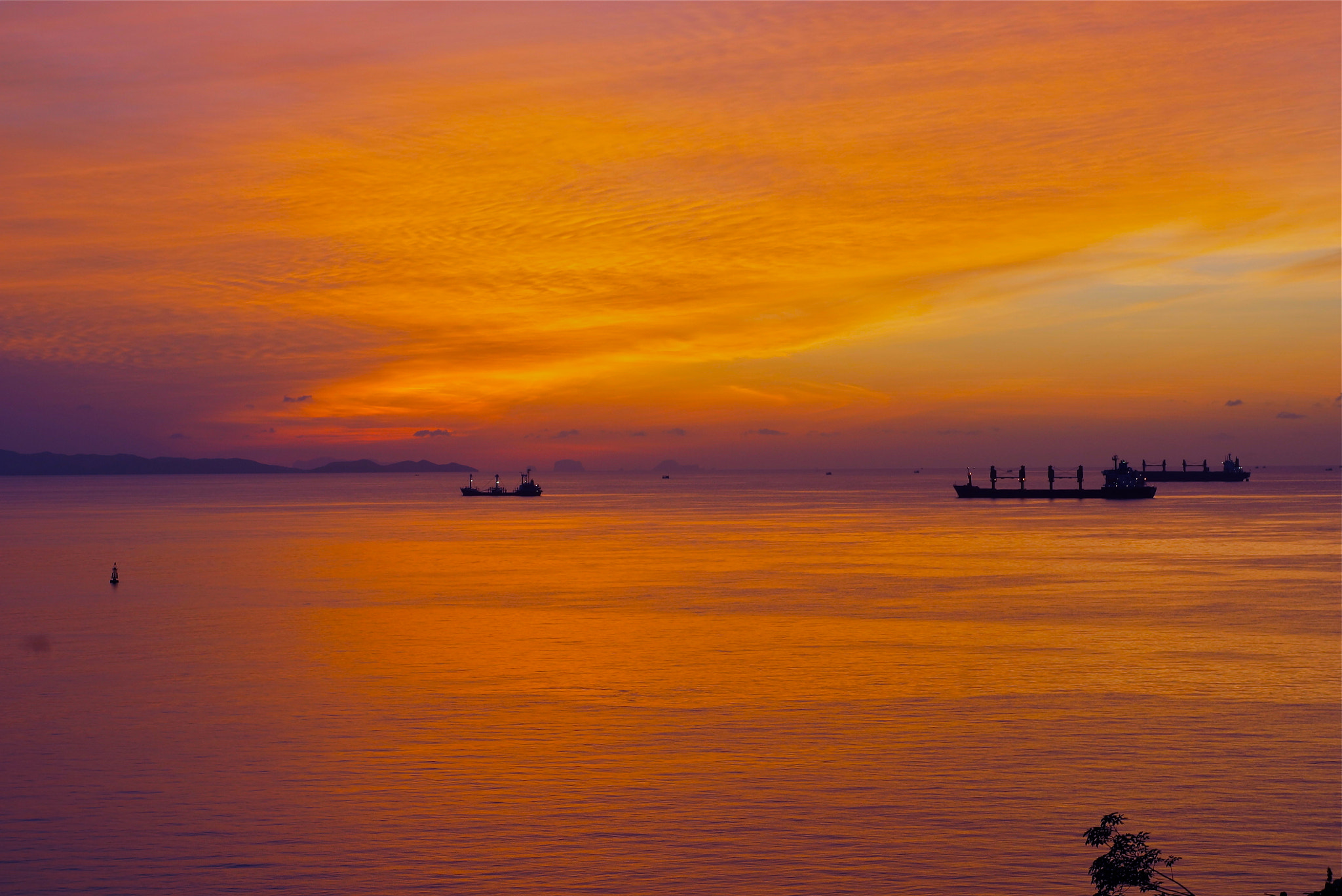Sony FE 28-70mm F3.5-5.6 OSS sample photo. Sunrise blast photography