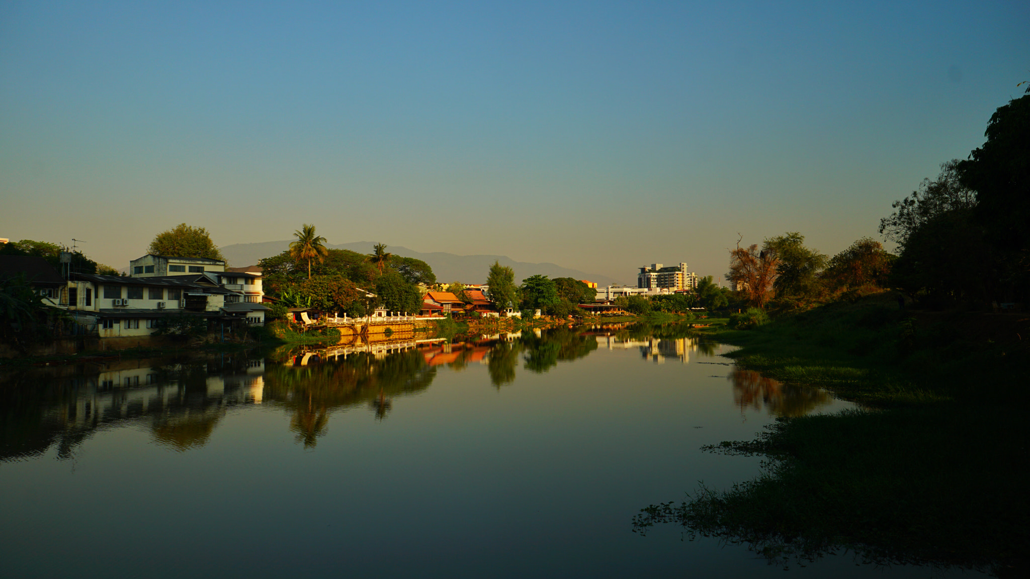 Sony a6500 + Sony E 16mm F2.8 sample photo