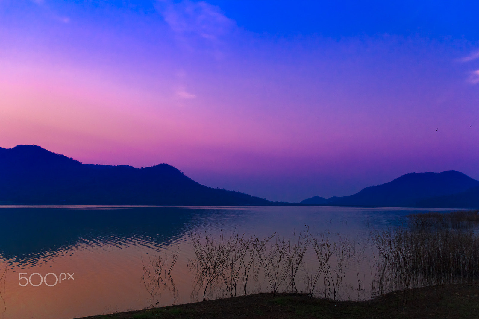 Canon EOS 600D (Rebel EOS T3i / EOS Kiss X5) + Sigma 18-250mm F3.5-6.3 DC OS HSM sample photo. Sunrise sky over the lake in the morning. thailand. photography