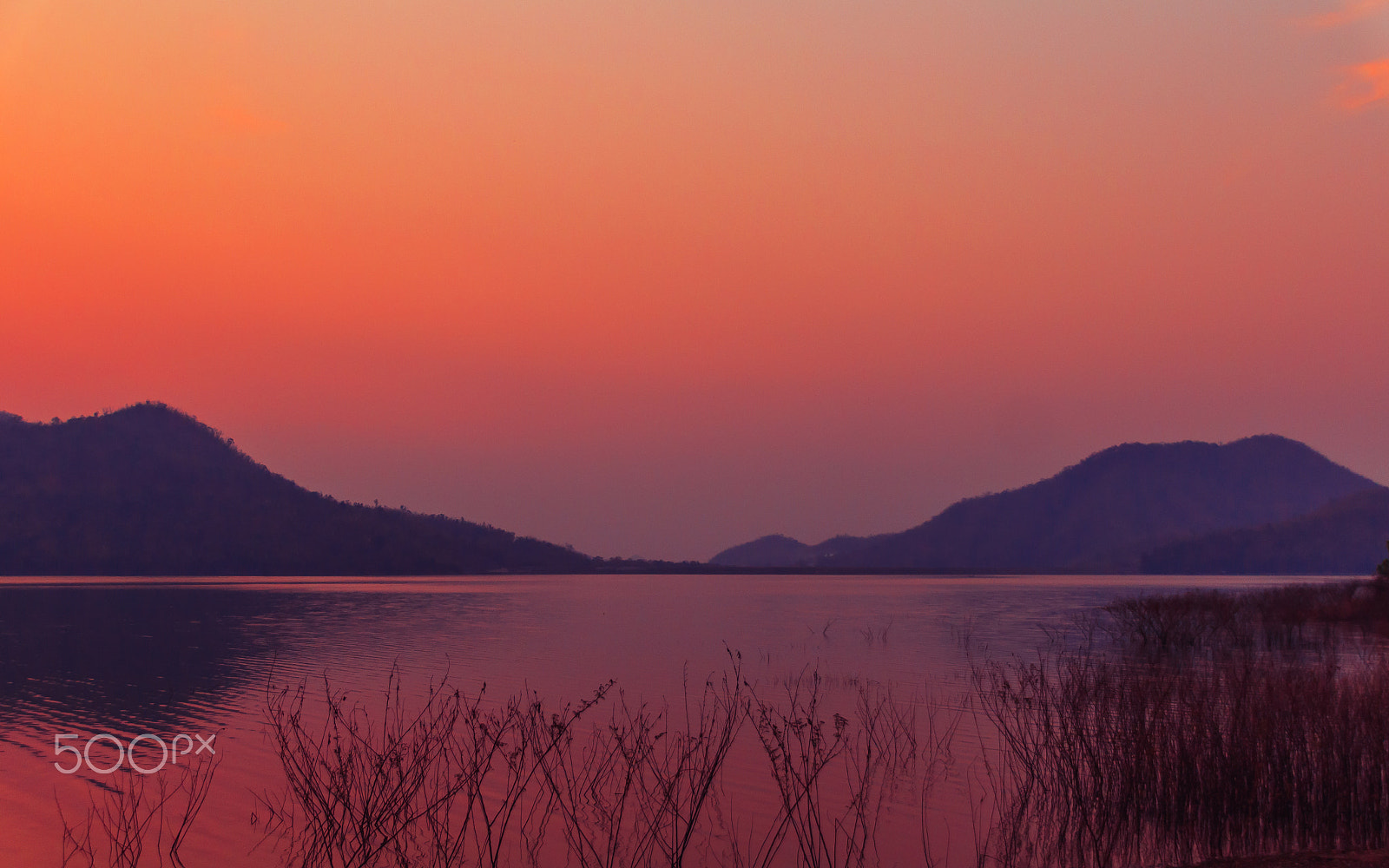 Canon EOS 600D (Rebel EOS T3i / EOS Kiss X5) + Sigma 18-250mm F3.5-6.3 DC OS HSM sample photo. Sunrise sky over the lake in the morning. thailand. photography