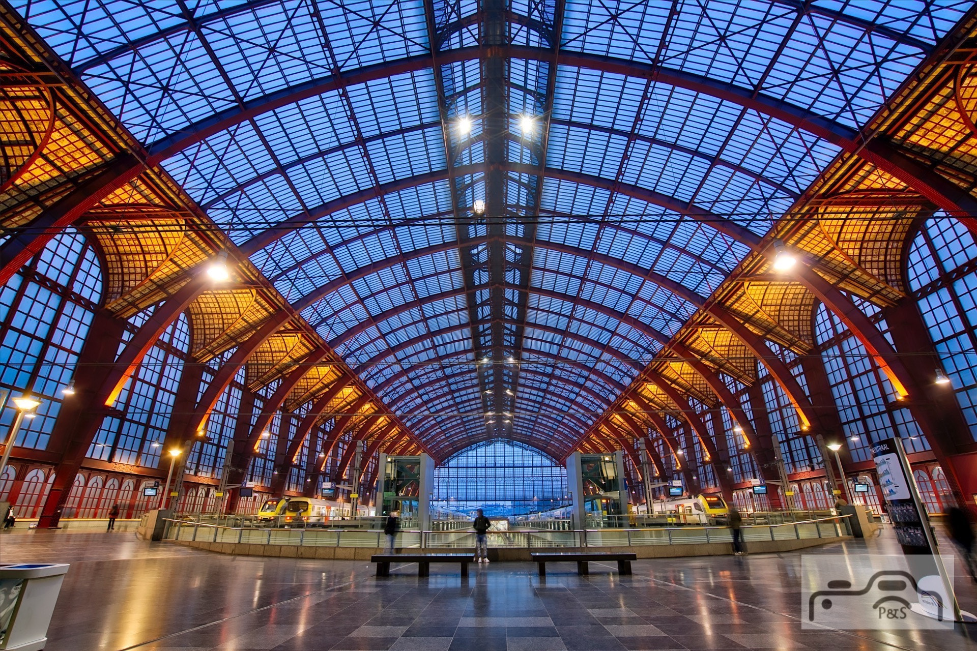 Sony a7R II + Sony Vario-Tessar T* FE 16-35mm F4 ZA OSS sample photo. Central train station @ antwerp photography