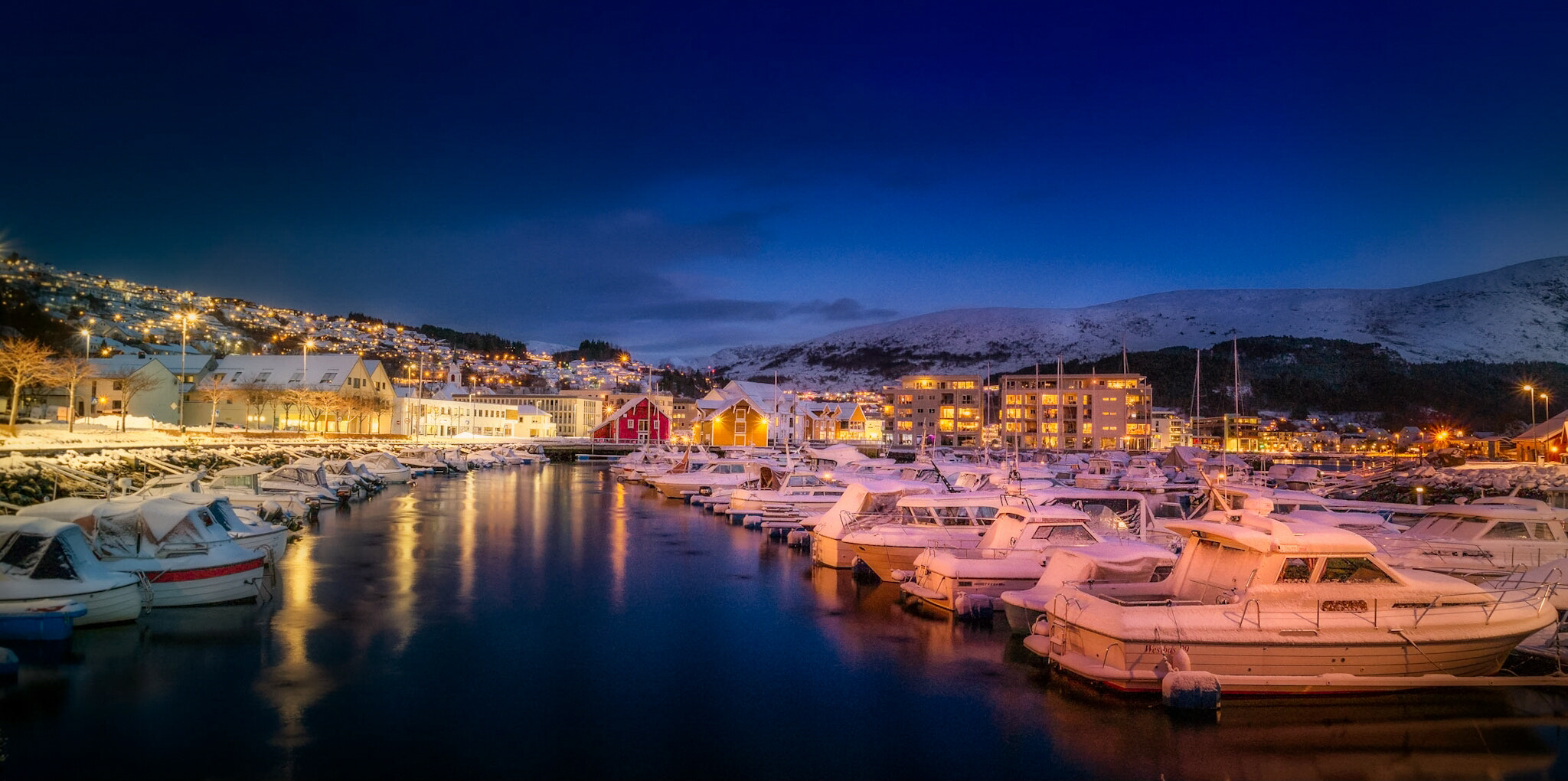 Samsung NX 18-55mm F3.5-5.6 OIS sample photo. Ulsteinvik  photography
