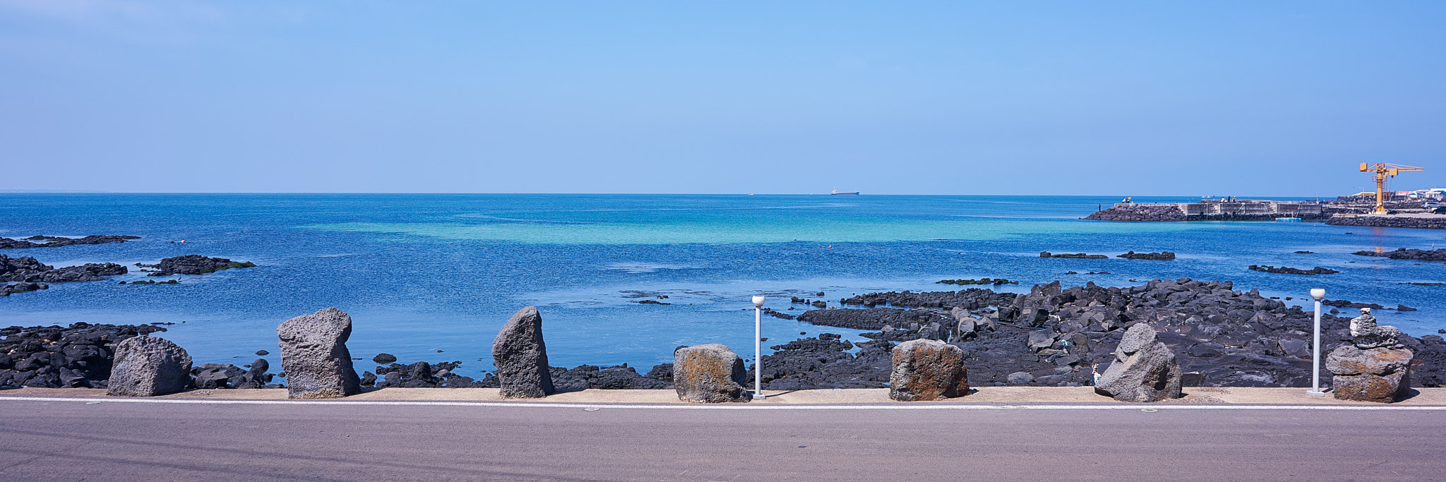 Sony FE 28mm F2 sample photo. Cut by panorama photography