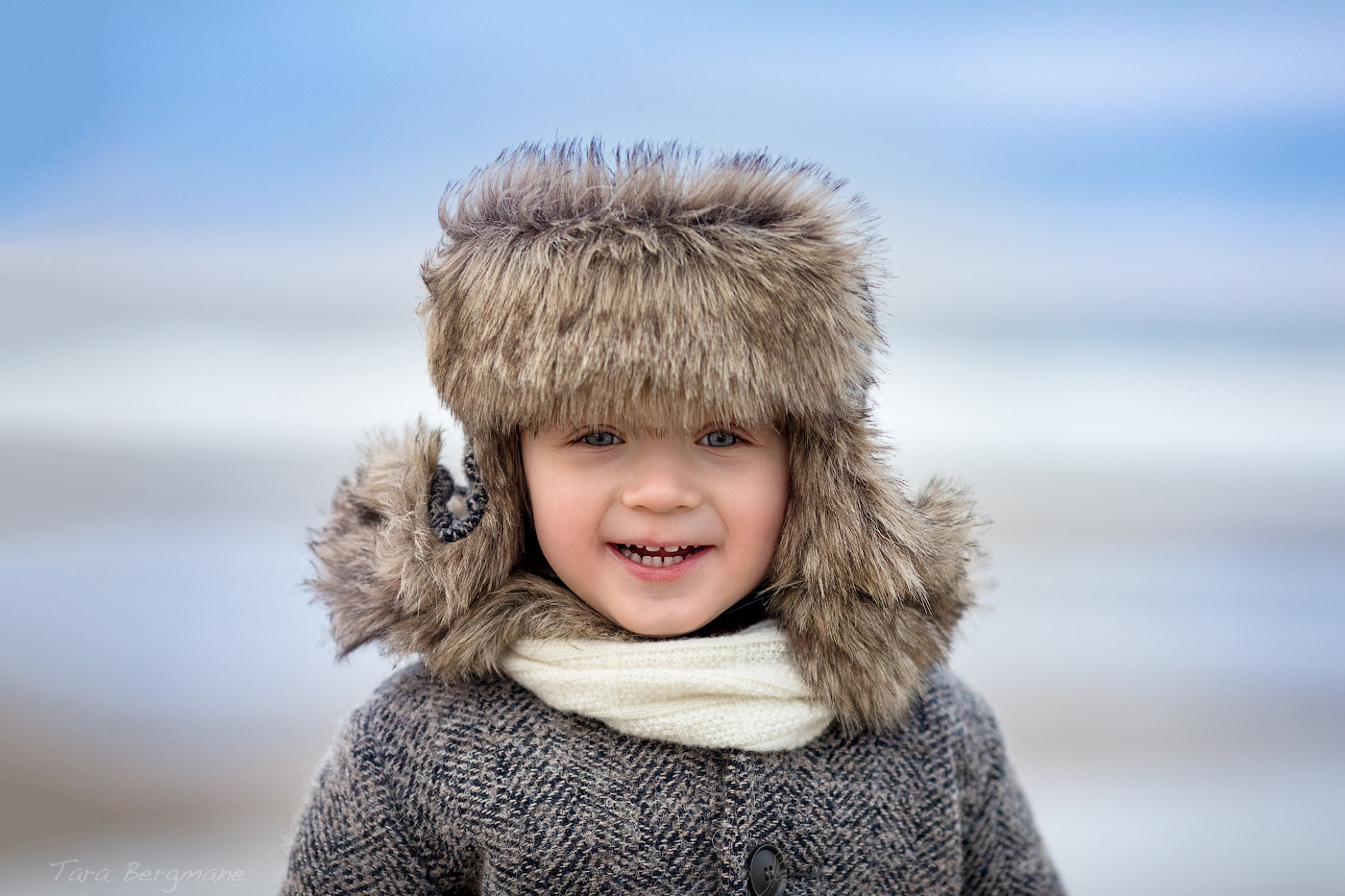 Canon EOS 5D Mark IV + Canon EF 135mm F2L USM sample photo. Smile! photography