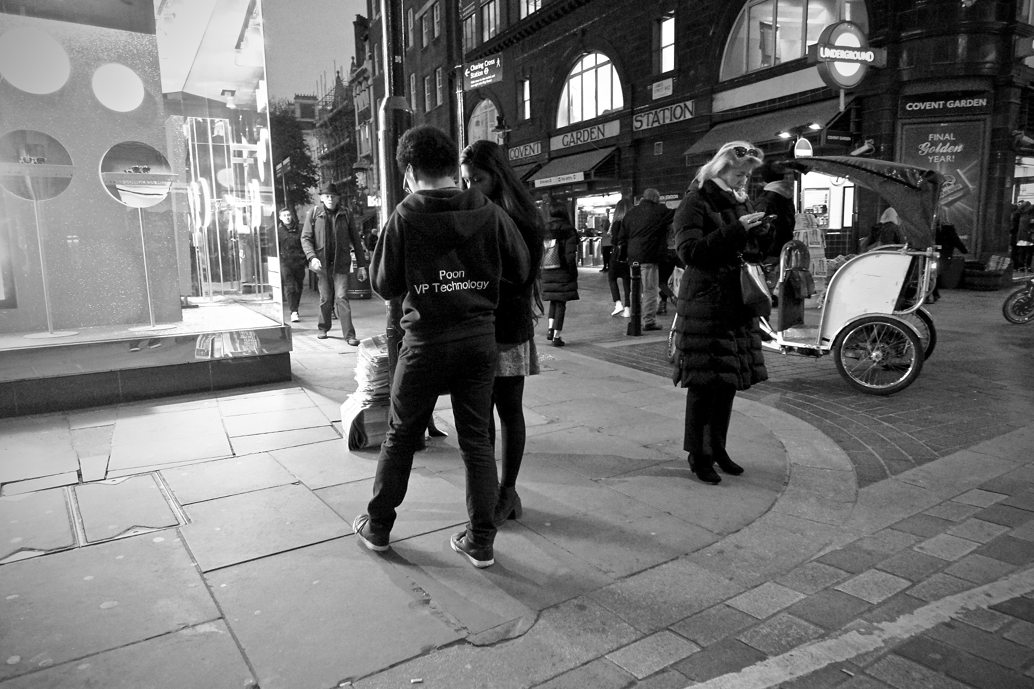 Sony Cyber-shot DSC-RX100 IV + Sony 24-70mm F1.8-2.8 sample photo. Covent garden, london, uk. photography