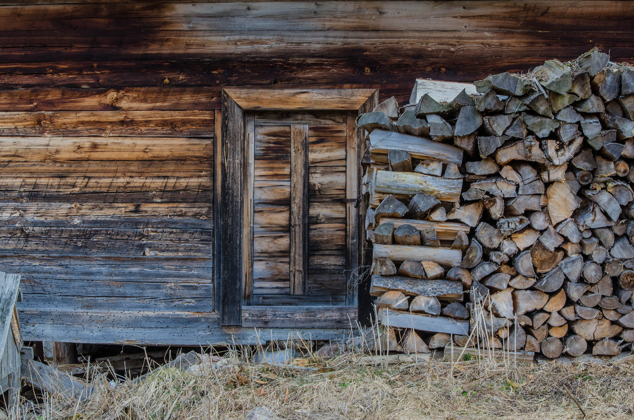 Nikon D7000 + Sigma 70-200mm F2.8 EX DG OS HSM sample photo. Old house photography