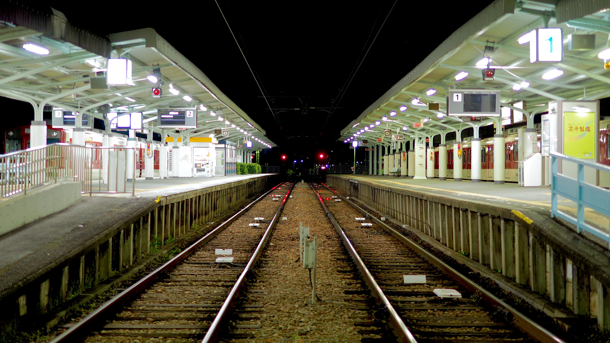 Olympus OM-D E-M5 II + Panasonic Leica DG Summilux 25mm F1.4 II ASPH sample photo. Kashiharajingumae station at night photography