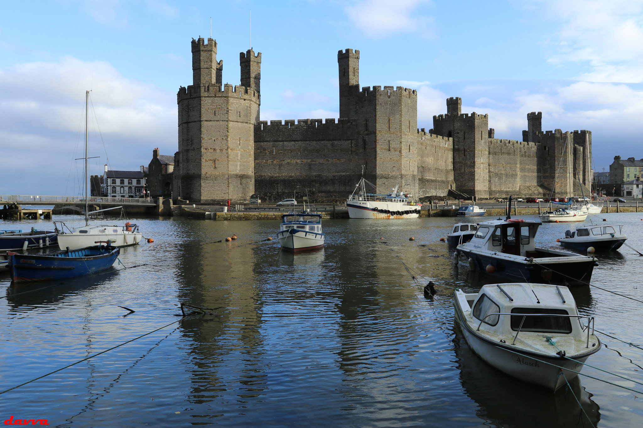Canon EOS 80D + Canon EF 17-40mm F4L USM sample photo. Caernarfon castle photography