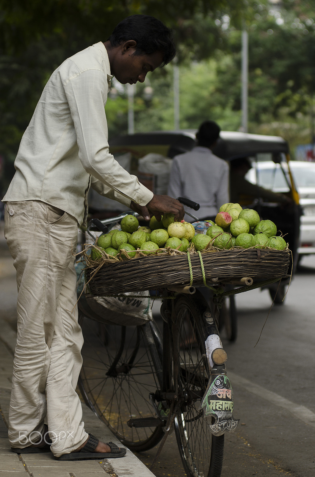 Nikon AF-Nikkor 80-200mm F2.8D ED sample photo. Fruit seller photography