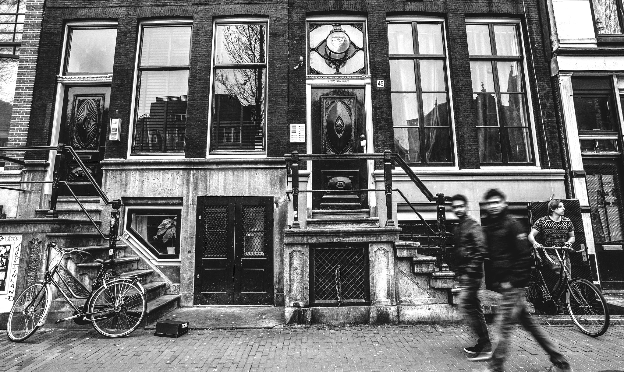 Sigma 20mm EX f/1.8 sample photo. Dutch street photography