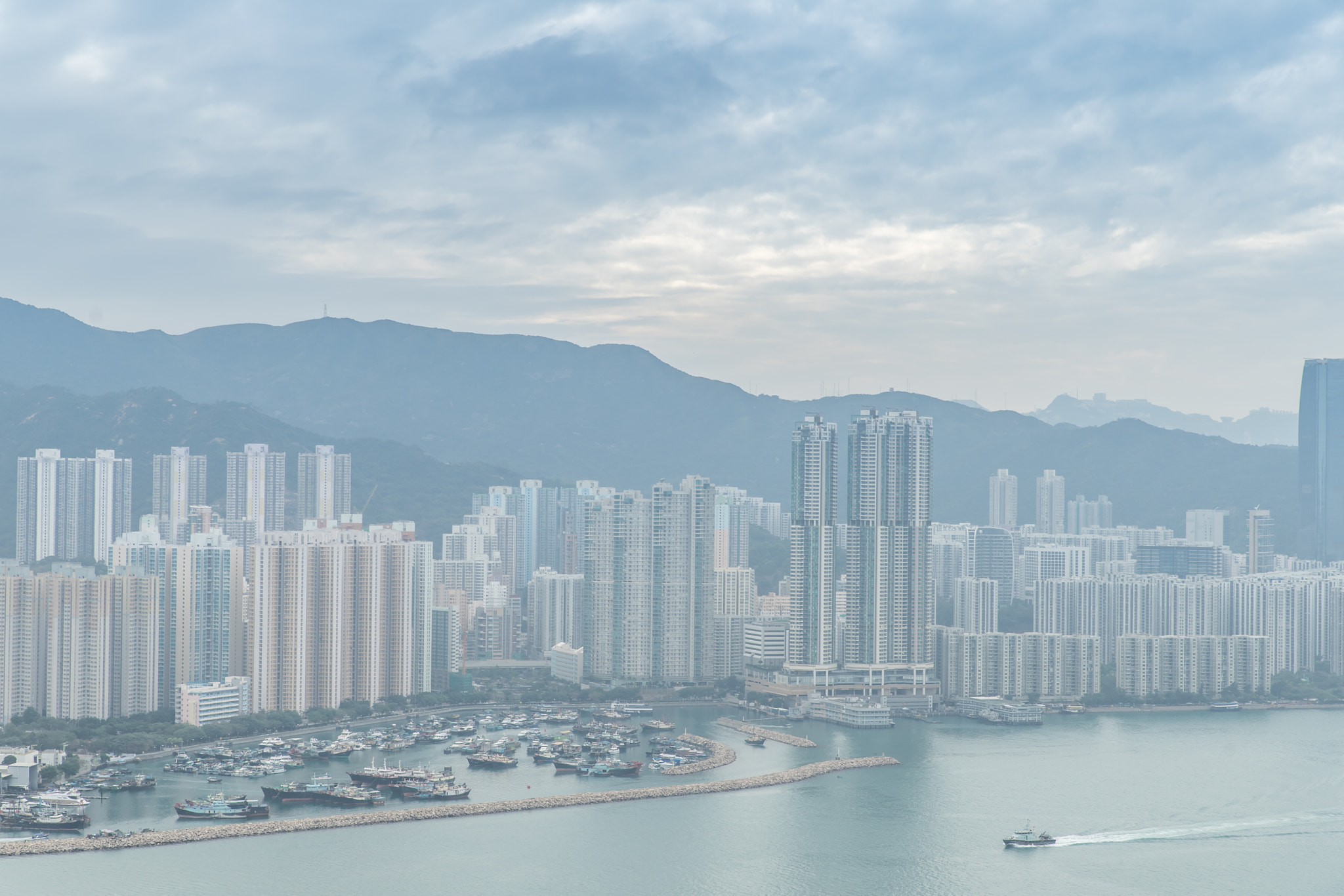 DT 24-70mm F2.8 SAM sample photo. City photography