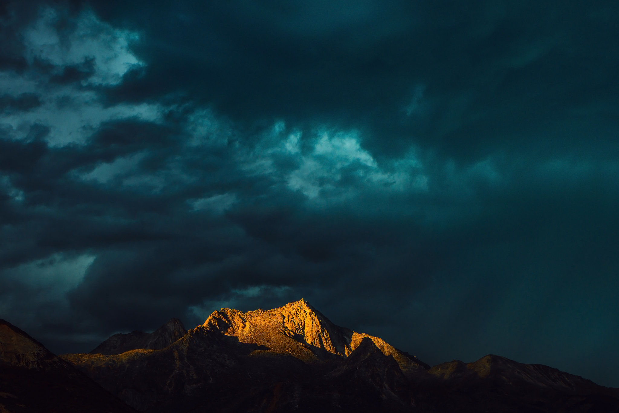 Canon EF 35mm F2 IS USM sample photo. Magic mountain photography