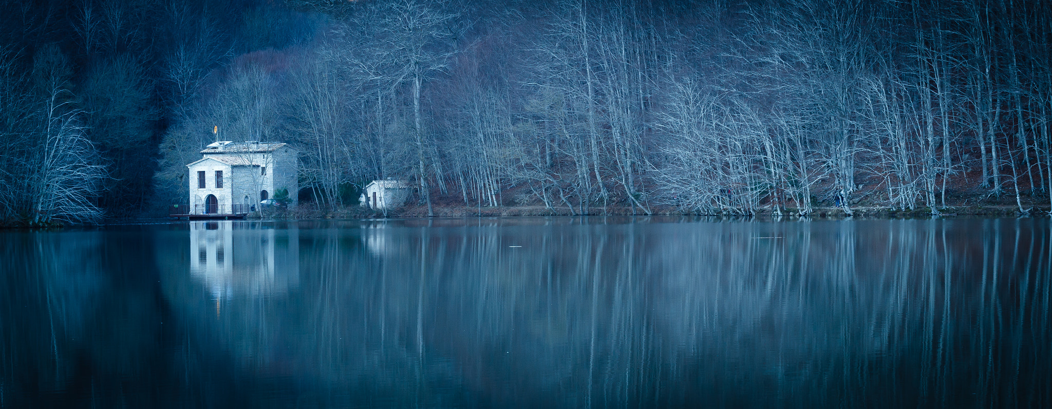 Canon EOS 600D (Rebel EOS T3i / EOS Kiss X5) sample photo. Montseny, la casa del lago photography