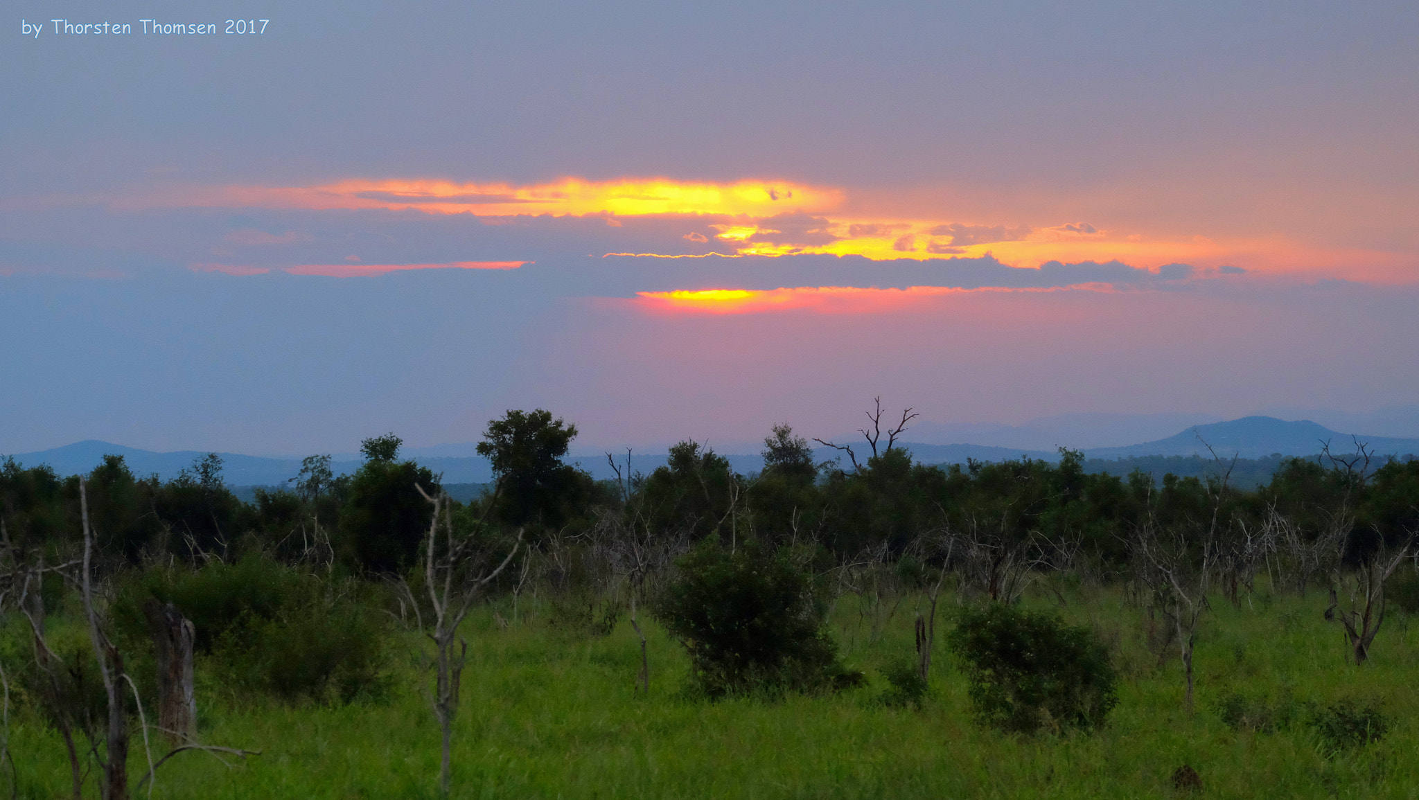 Fujifilm X-M1 + Fujifilm XC 50-230mm F4.5-6.7 OIS sample photo. Beginning sunset photography