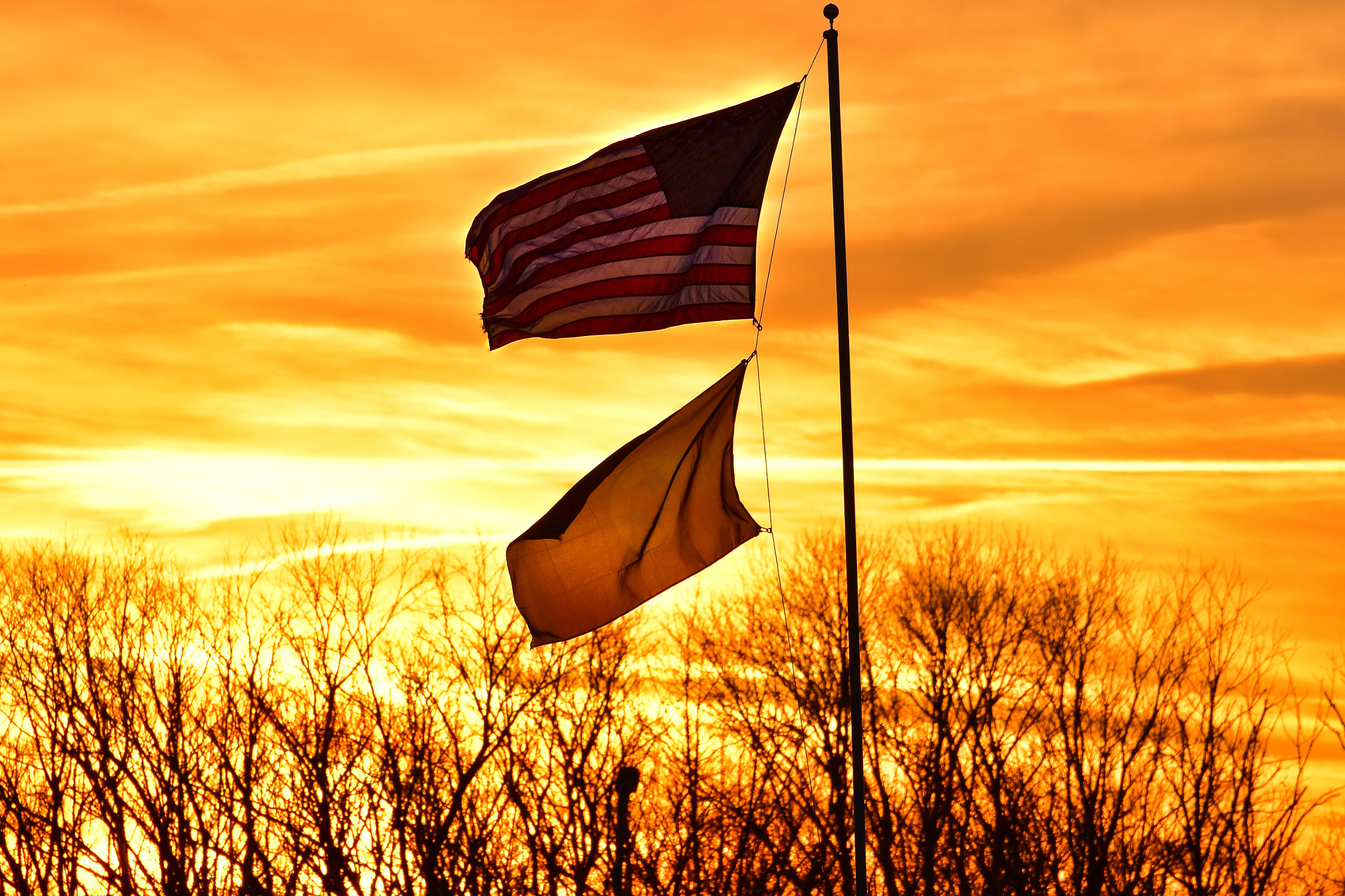 Nikon D7200 + Nikon AF-S Nikkor 70-300mm F4.5-5.6G VR sample photo. Old glory at sunset photography