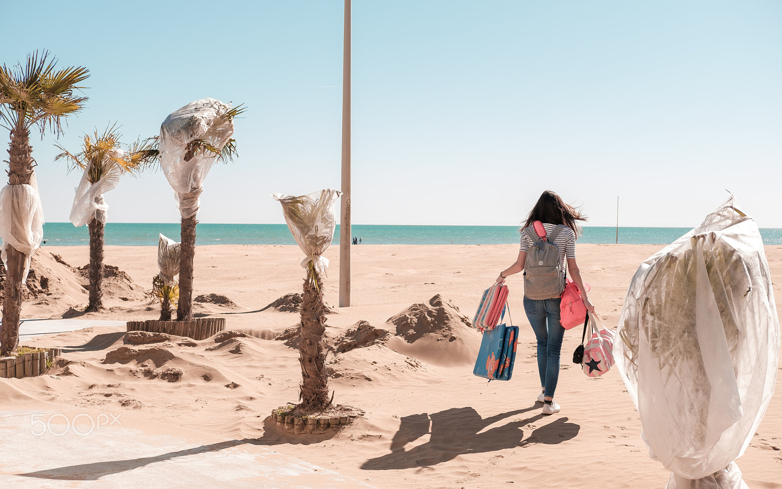 Fujifilm X-Pro2 + Fujifilm XF 35mm F2 R WR sample photo. Beach visitor photography
