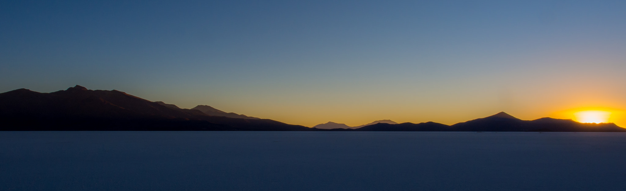 Olympus OM-D E-M5 + Olympus M.Zuiko Digital ED 12-40mm F2.8 Pro sample photo. Salar sunset photography