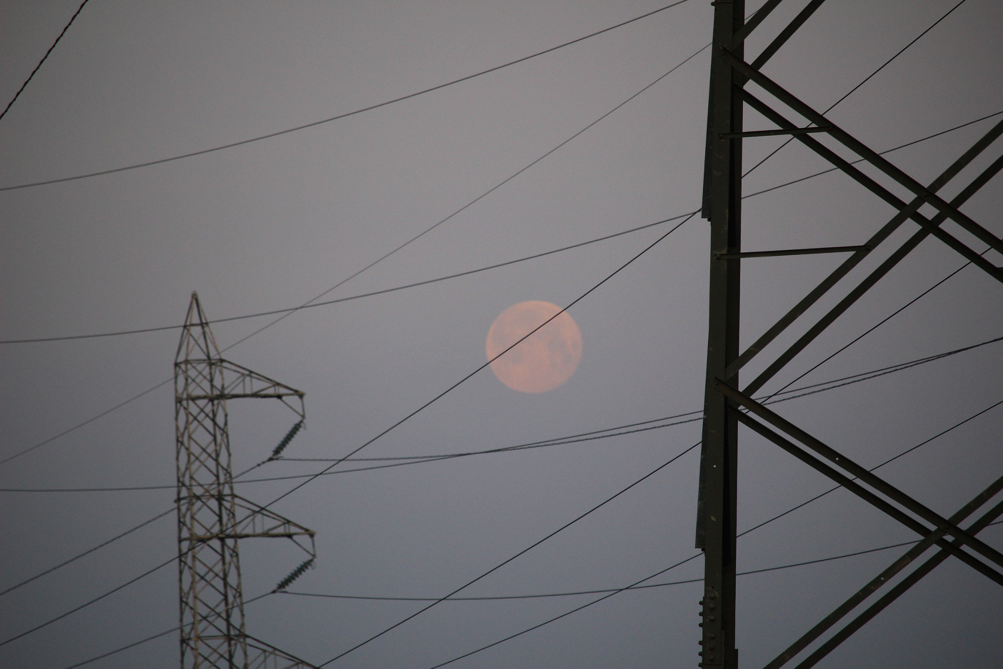 Canon EOS 100D (EOS Rebel SL1 / EOS Kiss X7) + Canon EF-S 55-250mm F4-5.6 IS STM sample photo. Moon photography