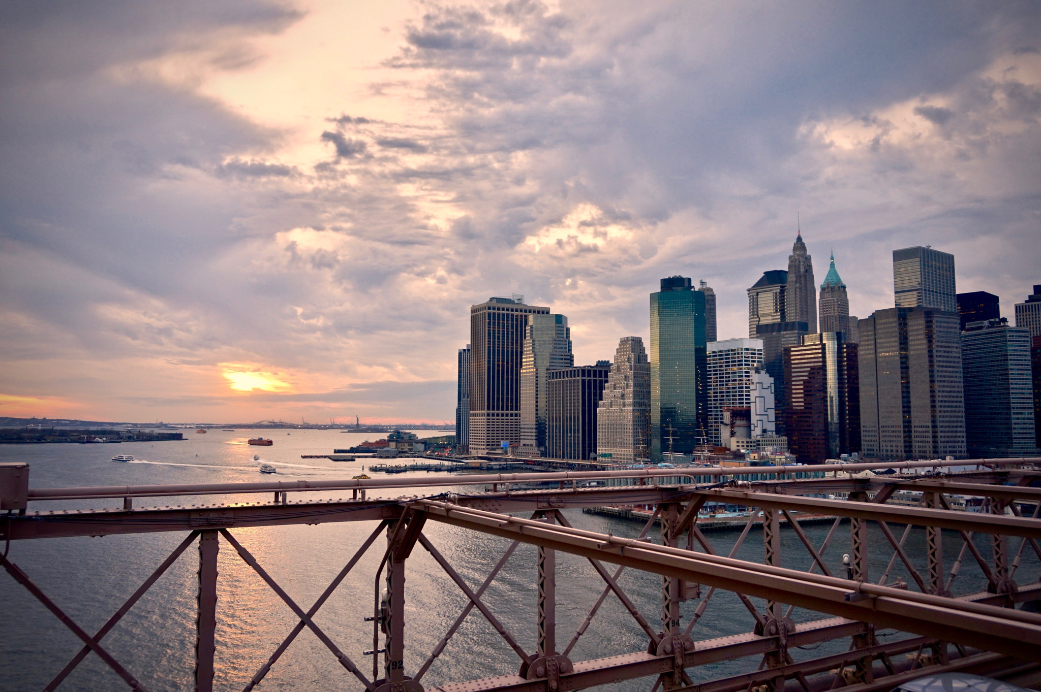 Sony Alpha a5000 (ILCE 5000) + Sony E 18-50mm F4-5.6 sample photo. Manhattan downtown from brooklyn bridge at sunset photography