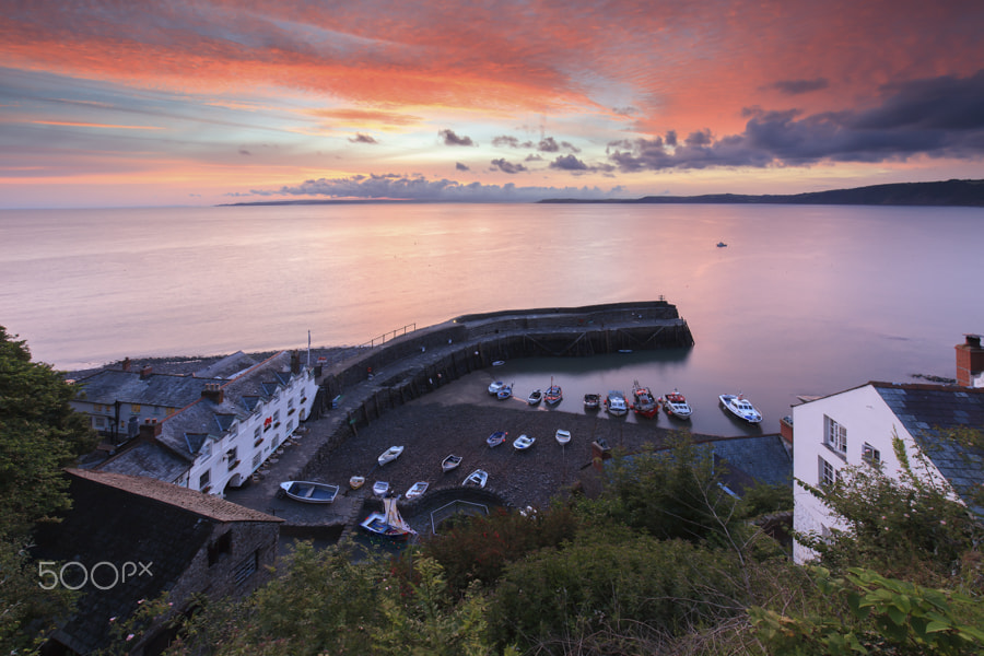 Canon EF 16-35mm F4L IS USM sample photo. Sunrise at clovelly photography