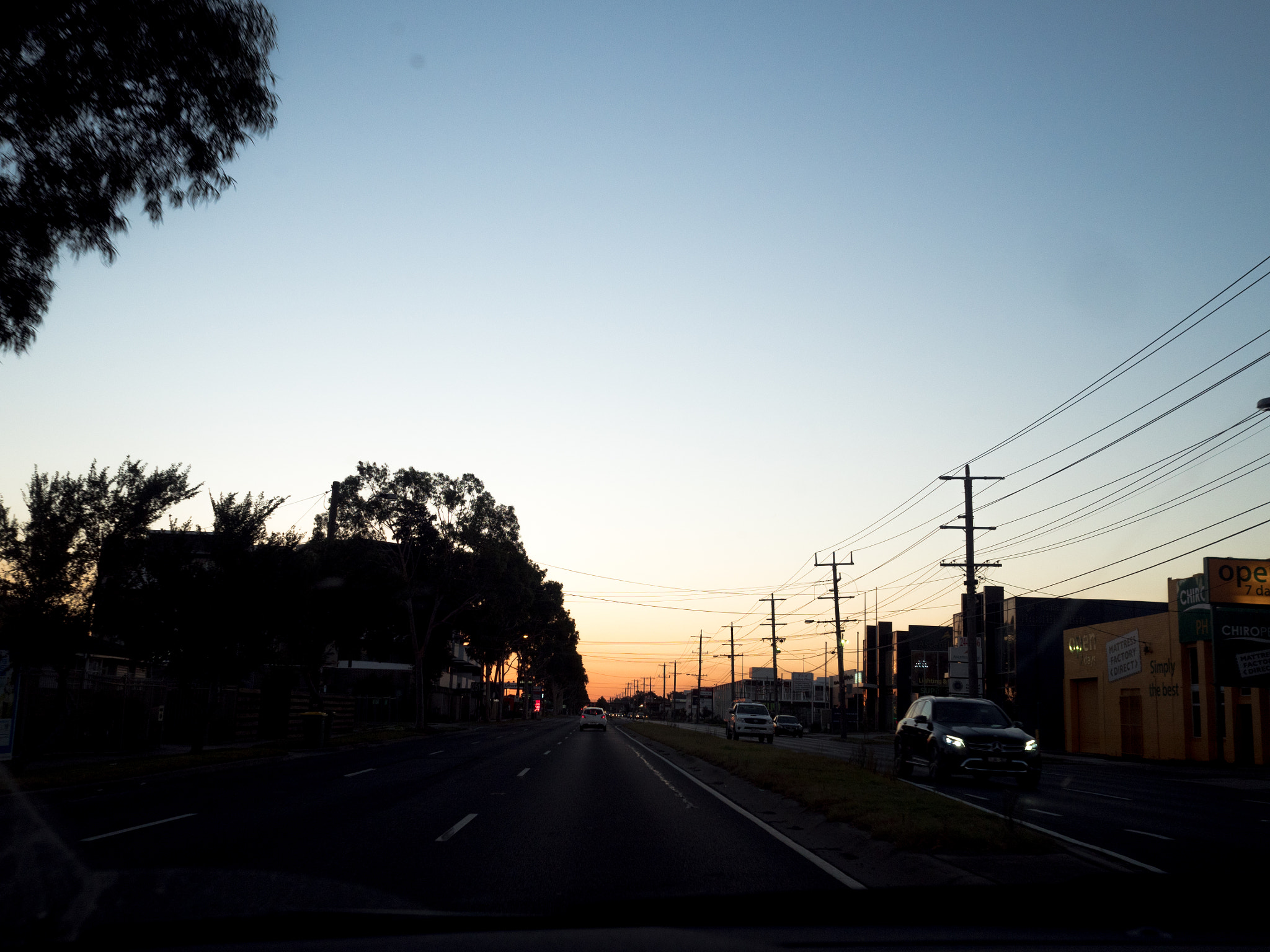 Olympus OM-D E-M5 II + Olympus M.Zuiko Digital 17mm F1.8 sample photo. Glow photography