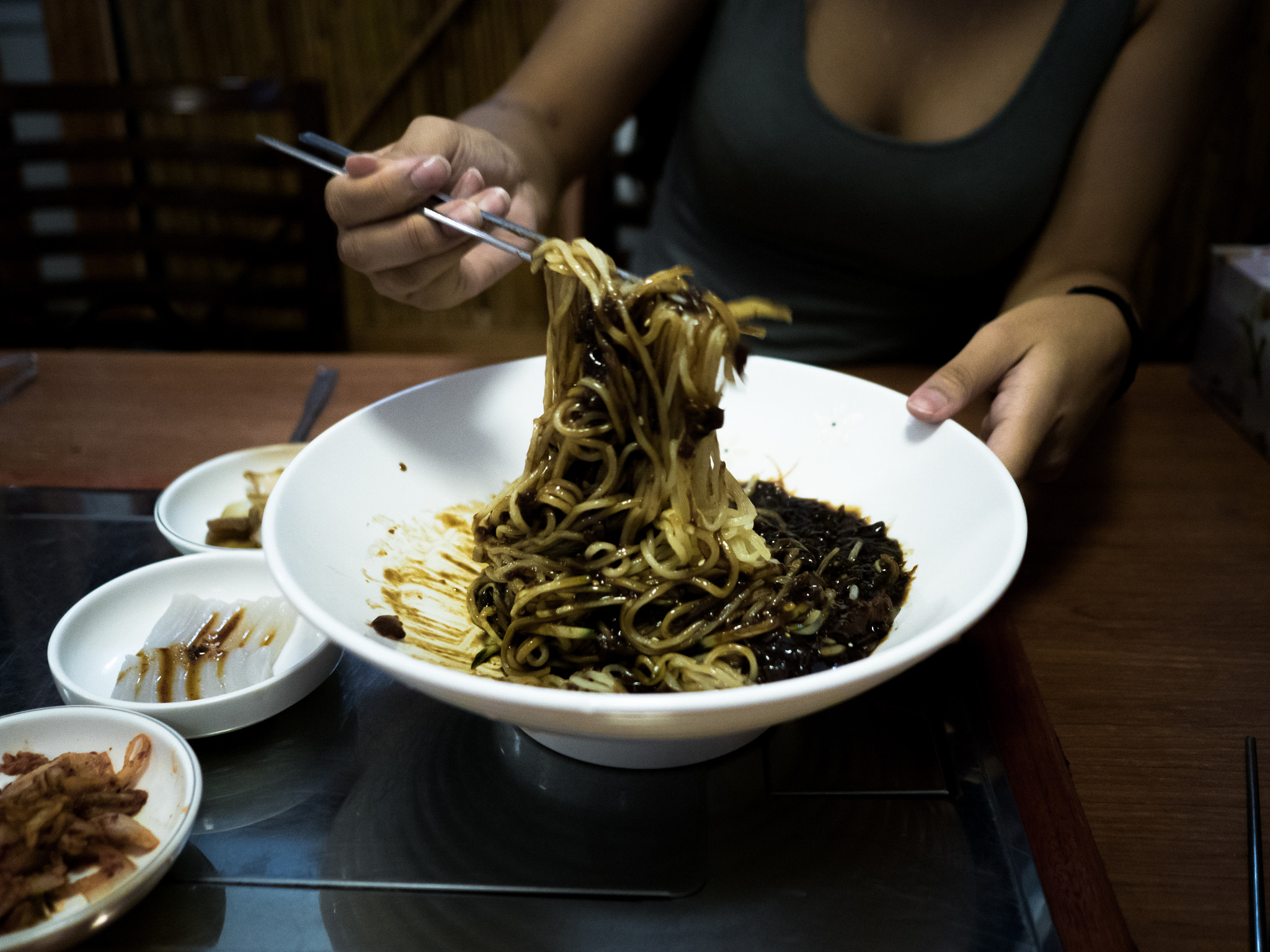 Olympus OM-D E-M5 II + Olympus M.Zuiko Digital 17mm F1.8 sample photo. 자장면 photography