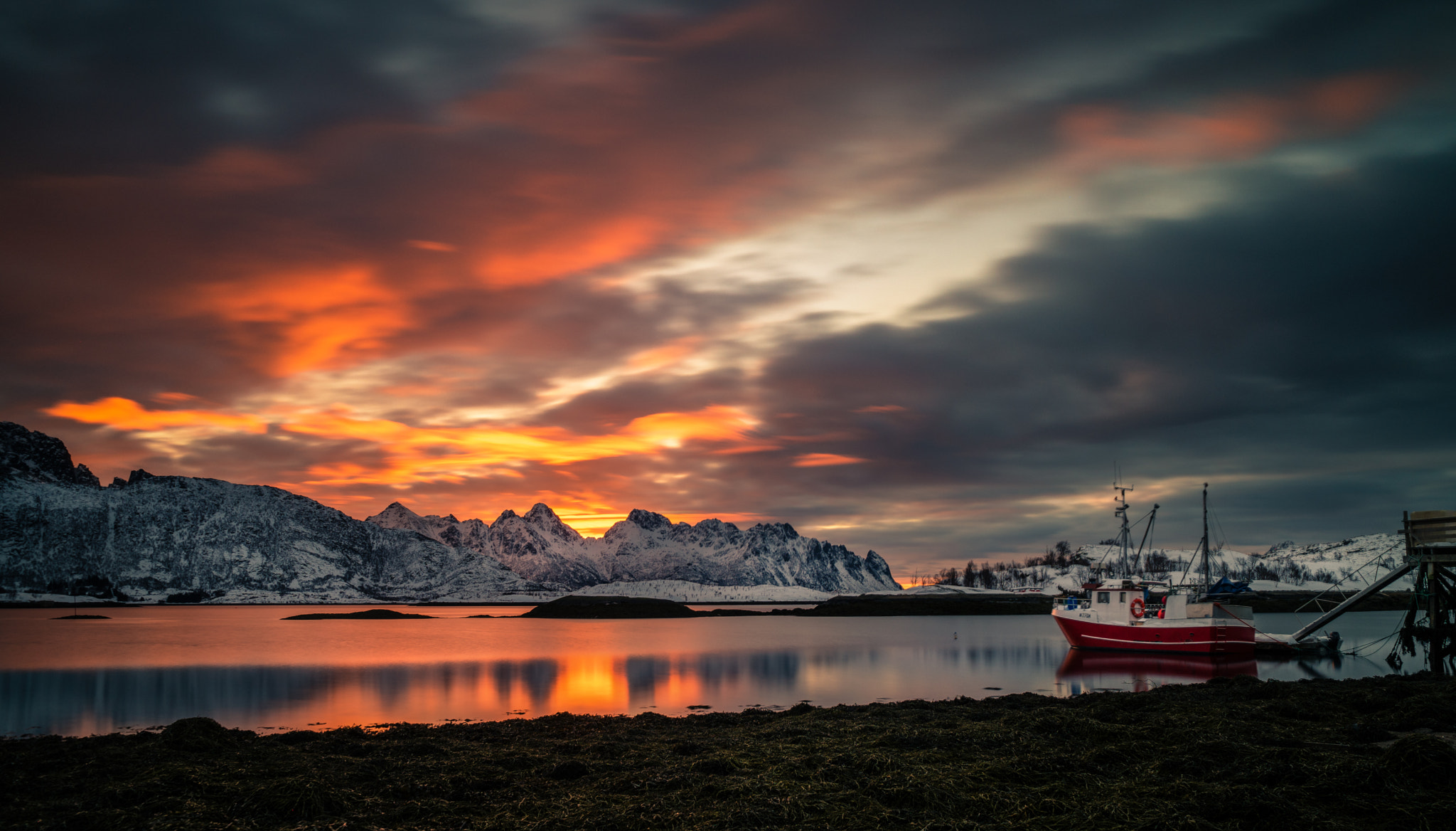 Samsung NX 16-50mm F2.0-2.8 S ED OIS sample photo. Sunrise - lofoten photography