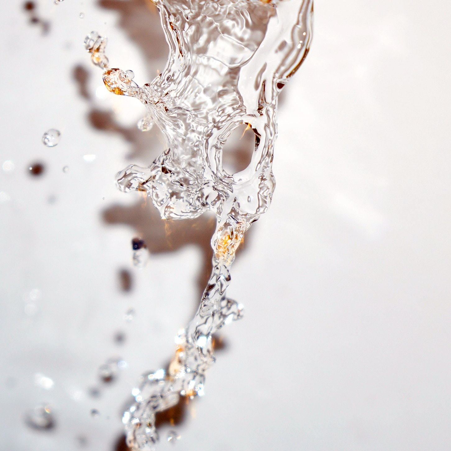 Sony a6000 + Sony Vario-Tessar T* E 16-70mm F4 ZA OSS sample photo. Gold powerful water photography