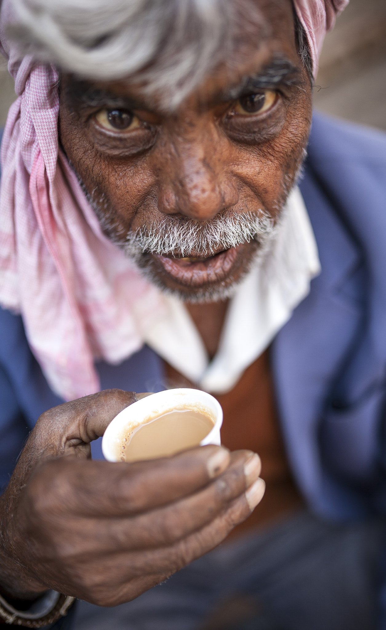 Canon EOS 5D + Sigma 35mm F1.4 DG HSM Art sample photo. Old man  photography