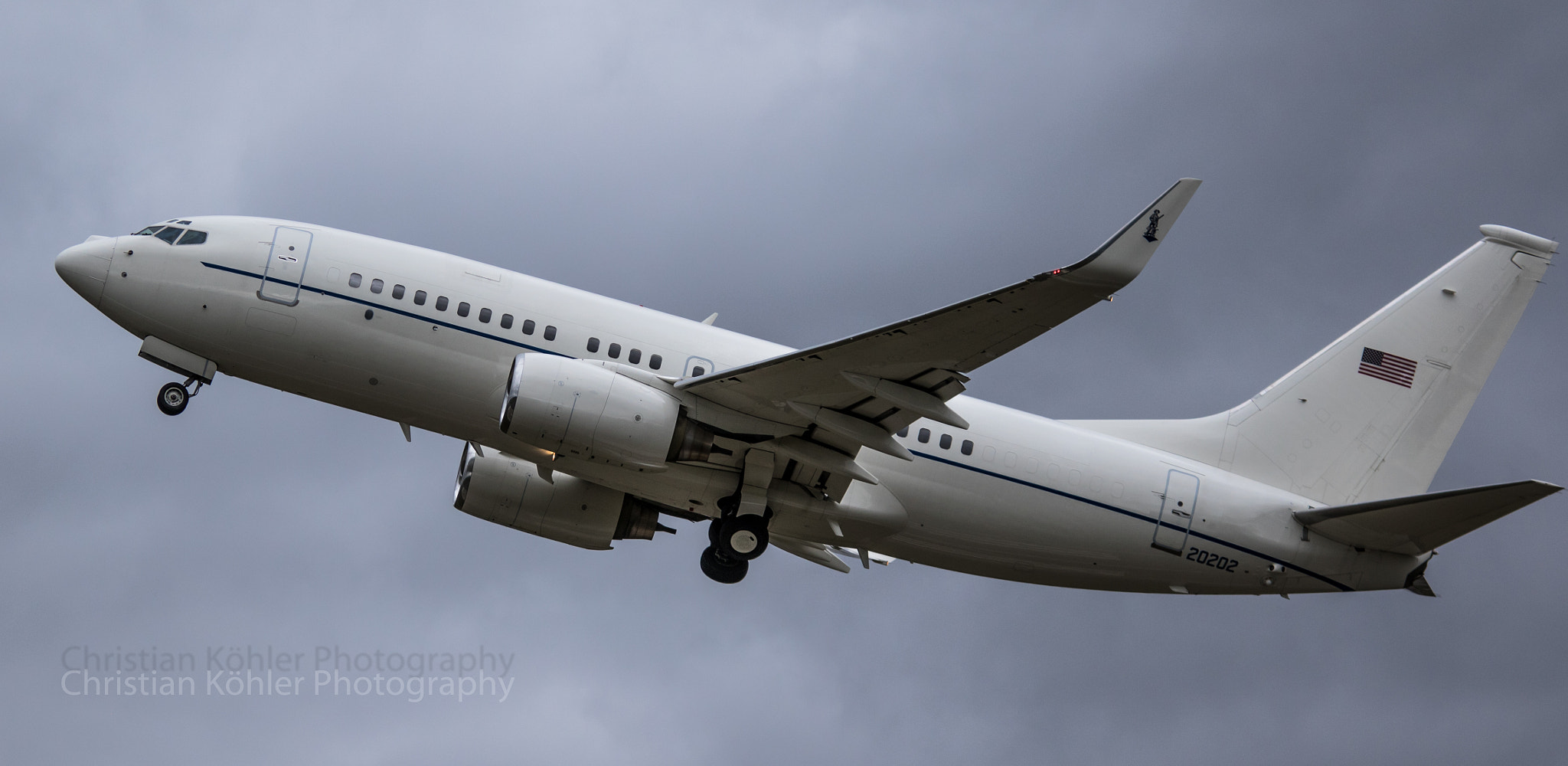 Sigma 70-200mm F2.8 EX DG OS HSM sample photo. Airport salzburg - usaf bbj c-40 clipper photography