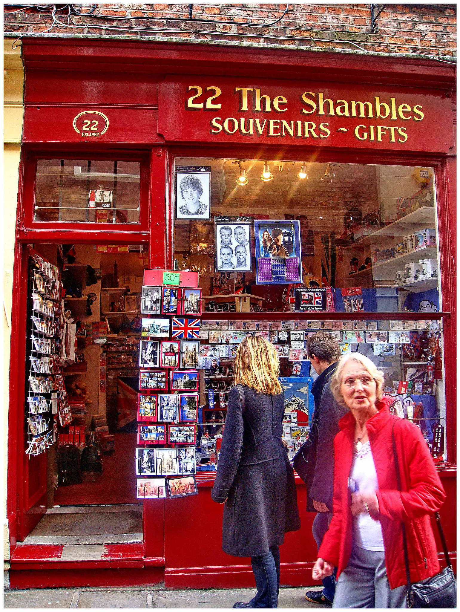 Sony DSC-T77 sample photo. Ye olde sweet shoppe, the shambles photography