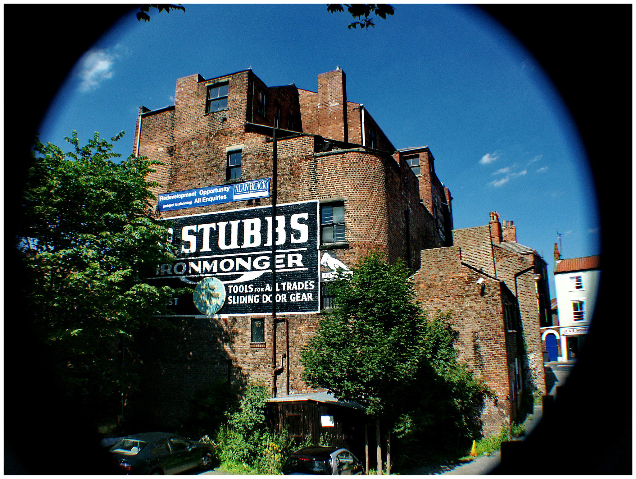 KONICA MINOLTA DiMAGE 7Hi sample photo. Former stubbs ironmongers, now a fish restaurant photography