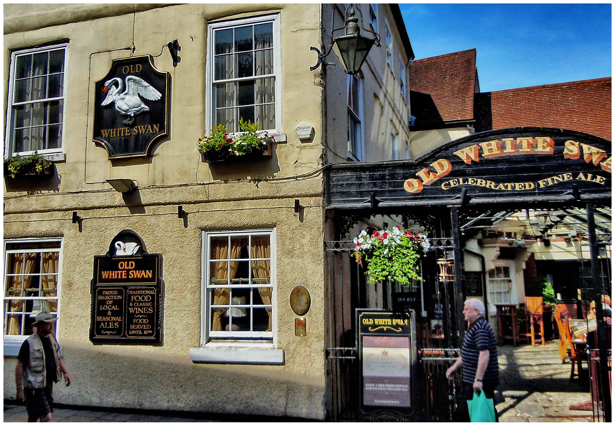 Nikon Coolpix S8000 sample photo. The old white swan pub on gillygate photography