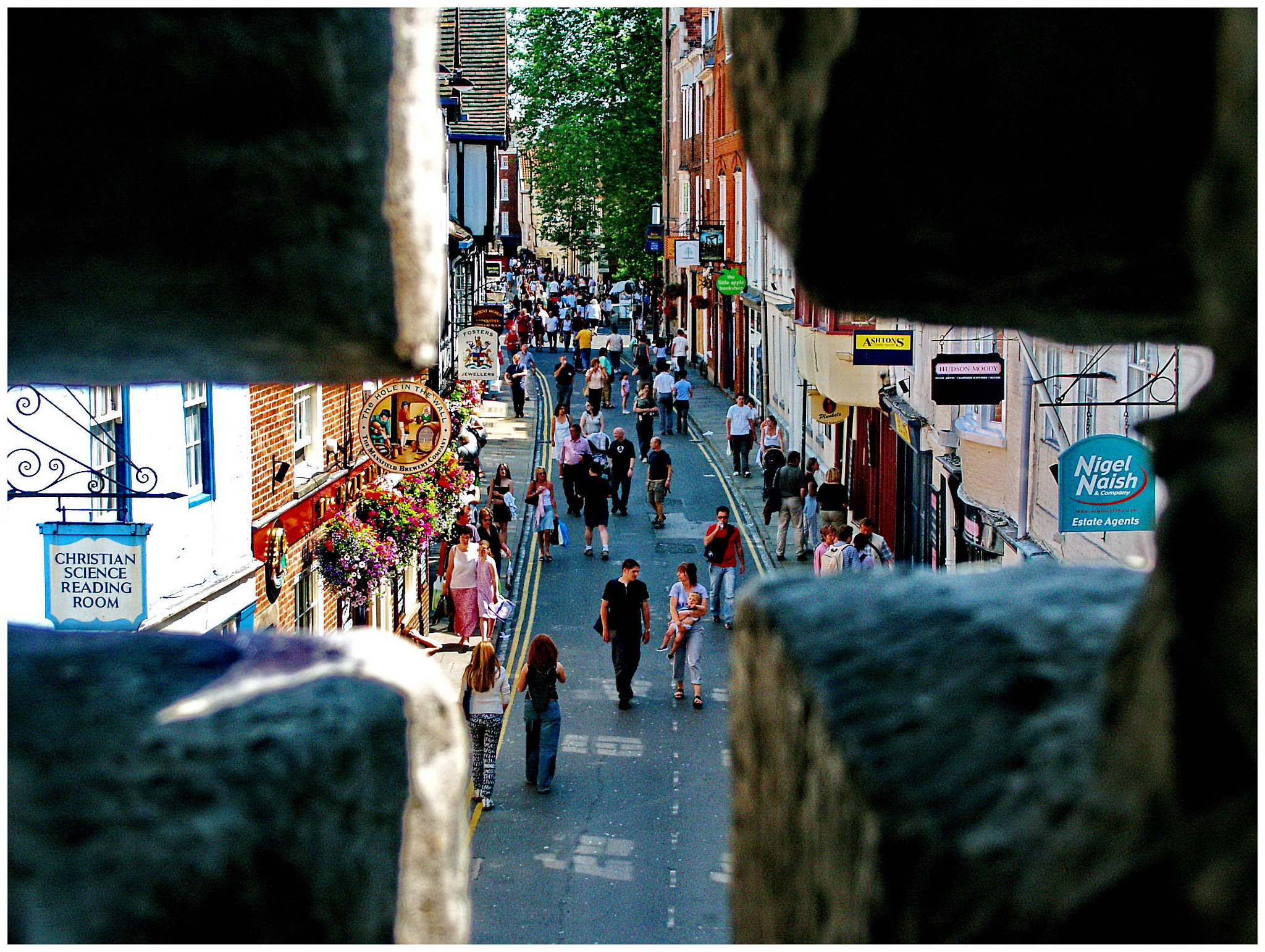 KONICA MINOLTA DiMAGE 7Hi sample photo. Looking down high petergate from bootham bar photography