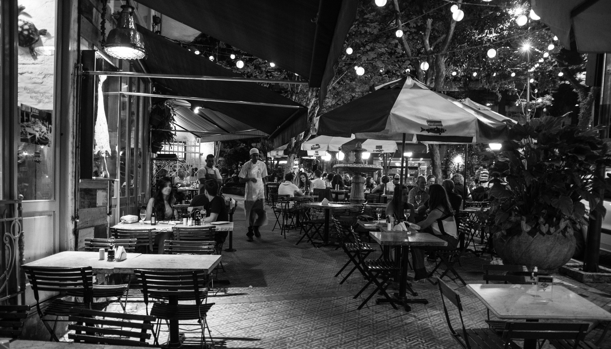 Nikon D7200 + Sigma 18-50mm F2.8 EX DC Macro sample photo. São paulo at night famiglia mancini restaurants street são paulo photography