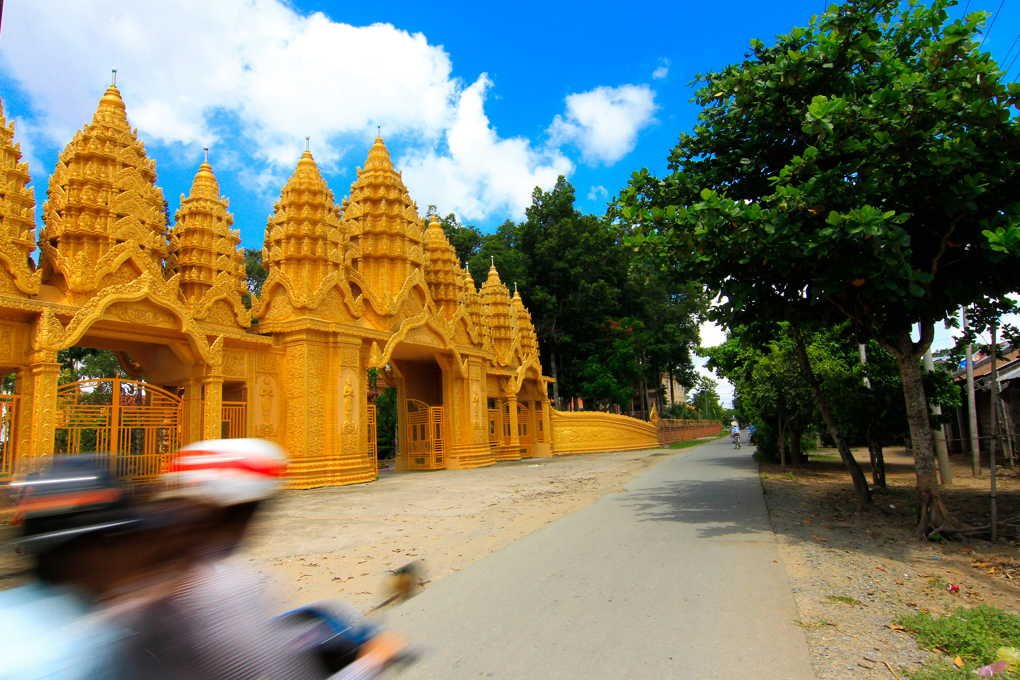Tokina AT-X 12-28mm F4 Pro DX sample photo. Door of pagoda photography