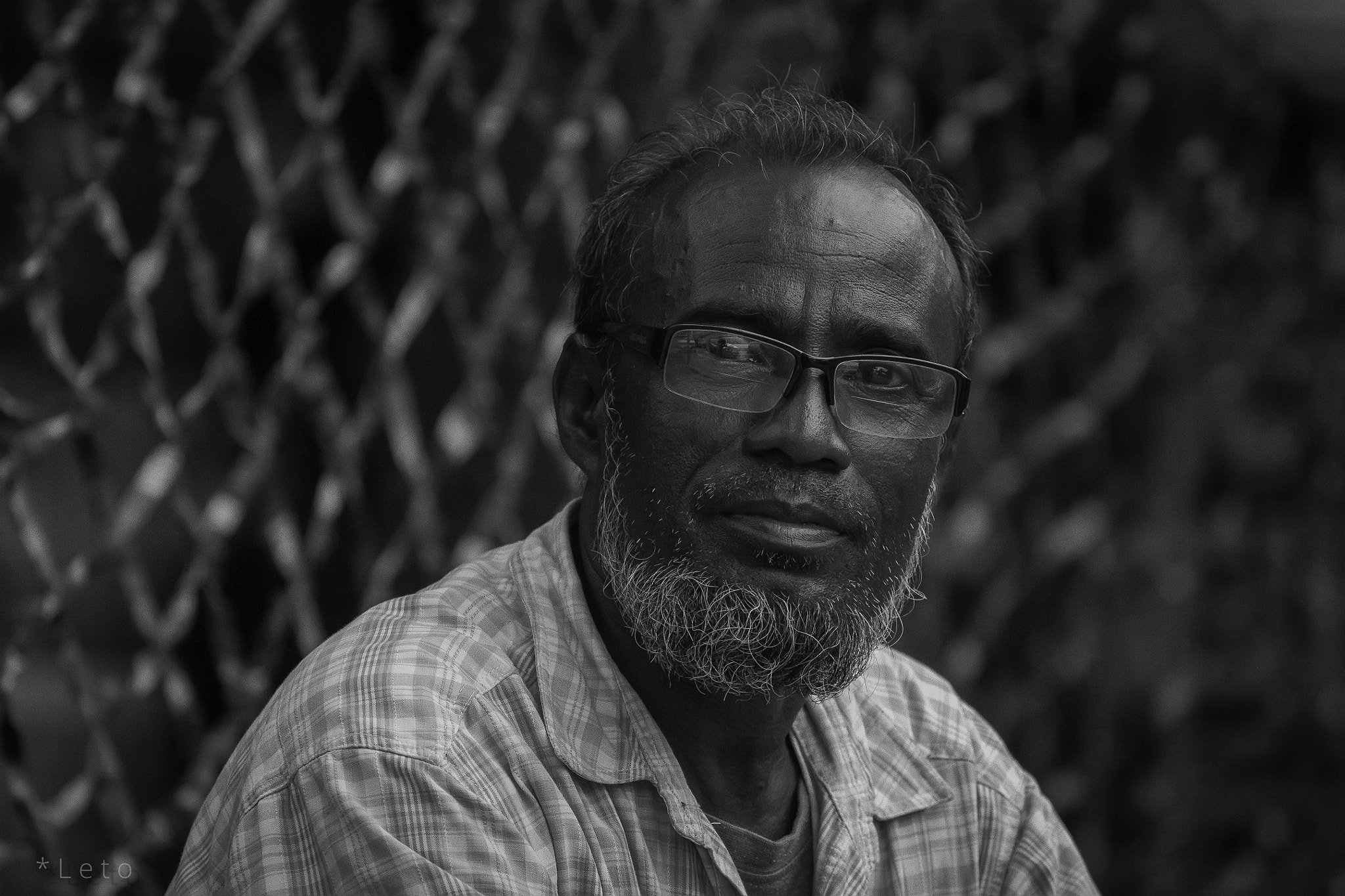 Canon EOS 7D + Canon EF 70-200mm F4L IS USM sample photo. The old security man photography