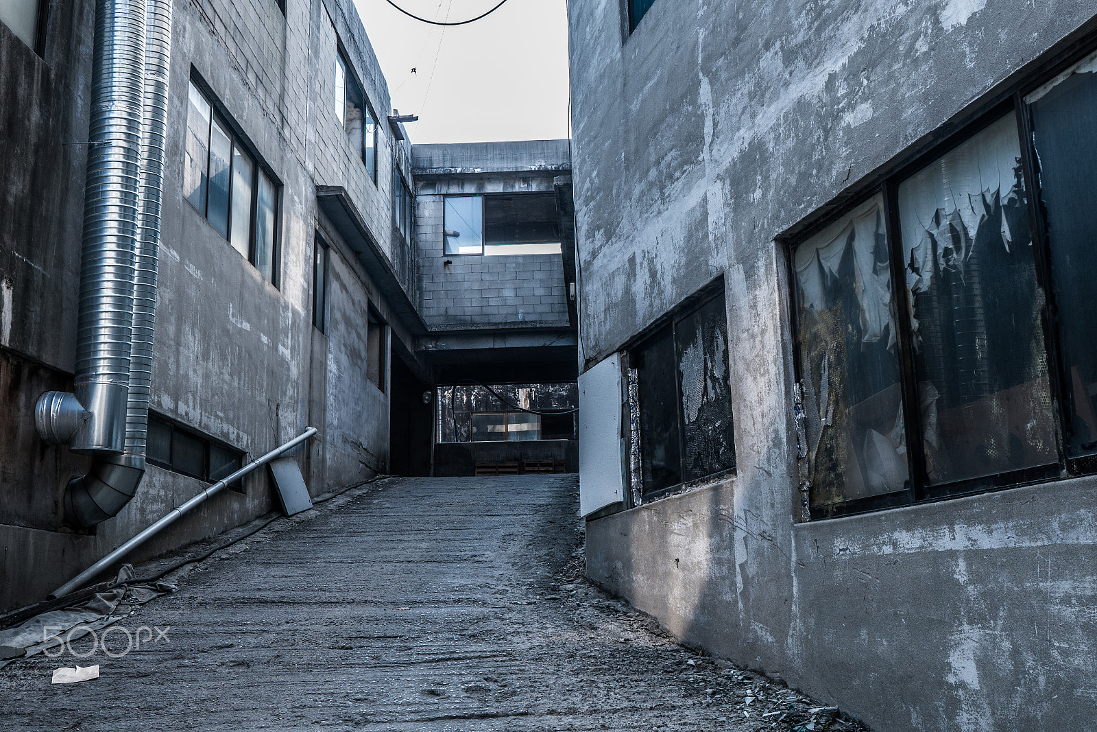ZEISS Batis 25mm F2 sample photo. Closed factory photography