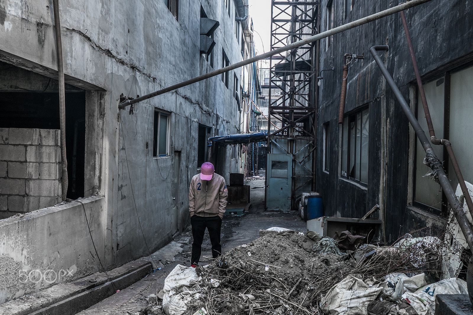 ZEISS Batis 25mm F2 sample photo. Closed factory photography