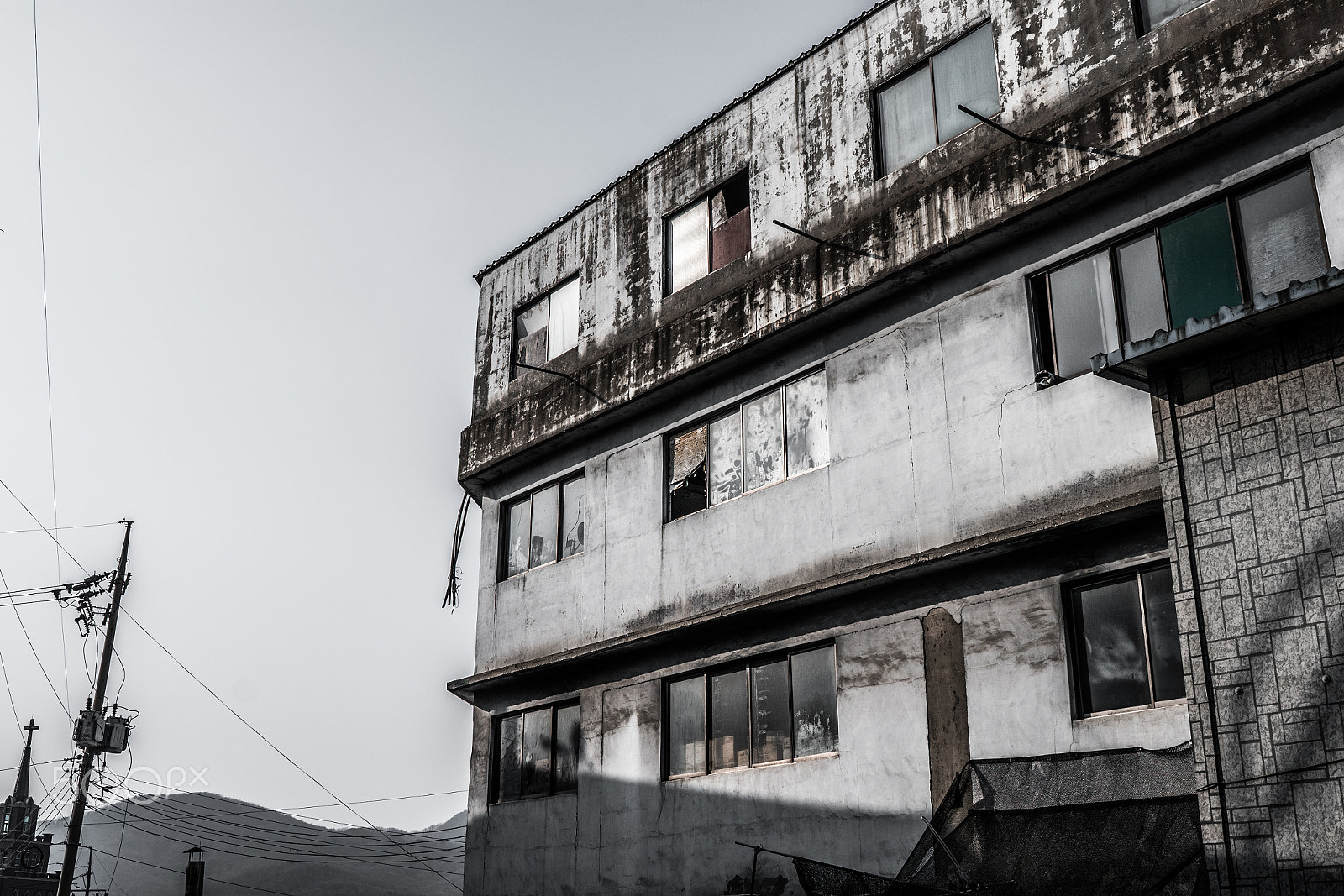 ZEISS Batis 25mm F2 sample photo. Closed factory photography