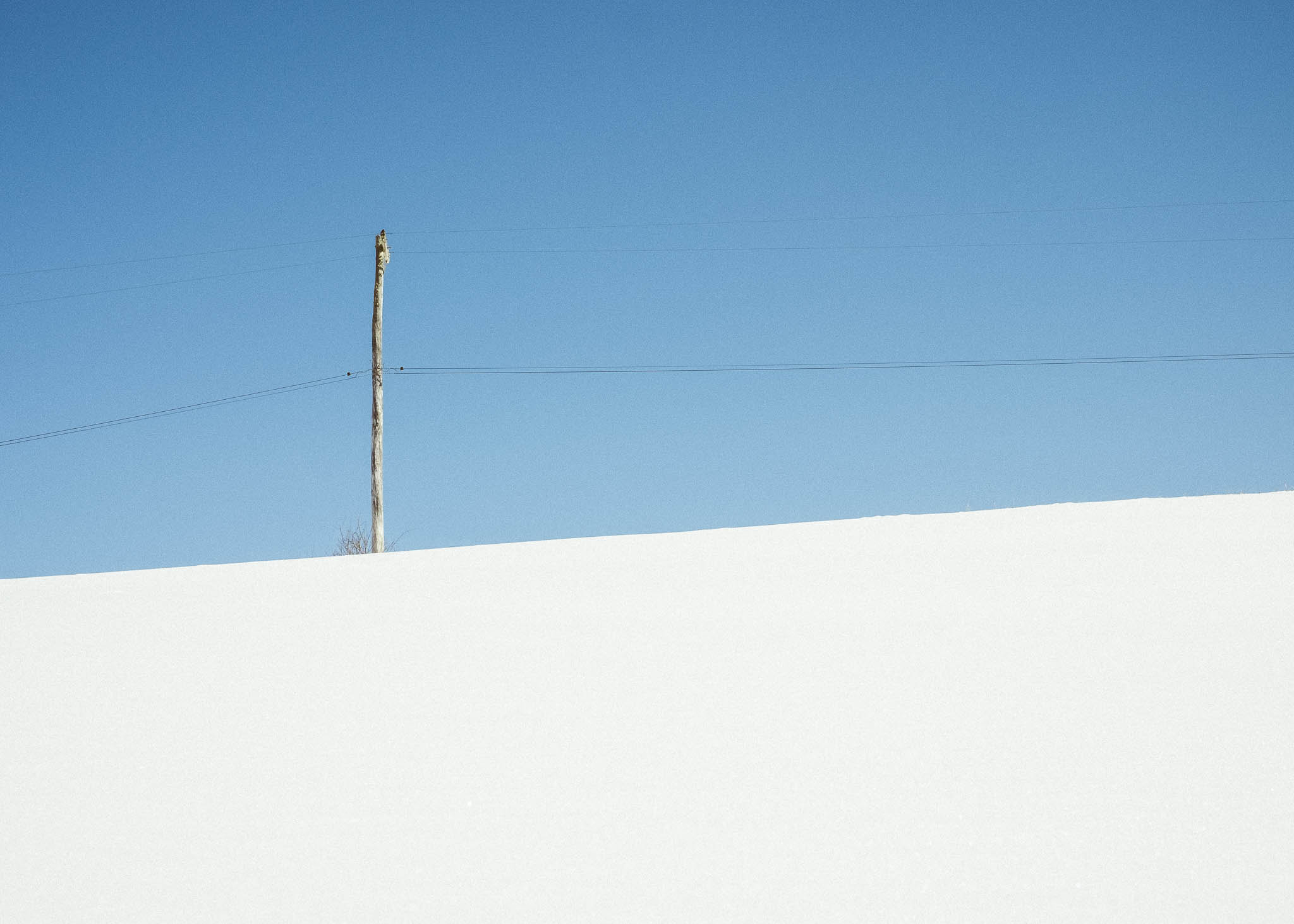 Fujifilm X-T1 + Fujifilm XF 35mm F1.4 R sample photo. Snow and power lines photography