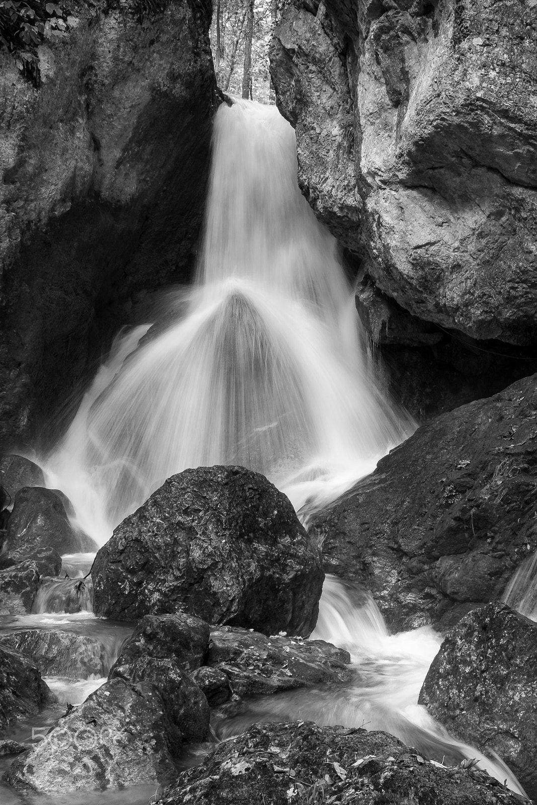 Fujifilm X-E1 + Fujifilm XF 18-55mm F2.8-4 R LM OIS sample photo. Water from the gap photography