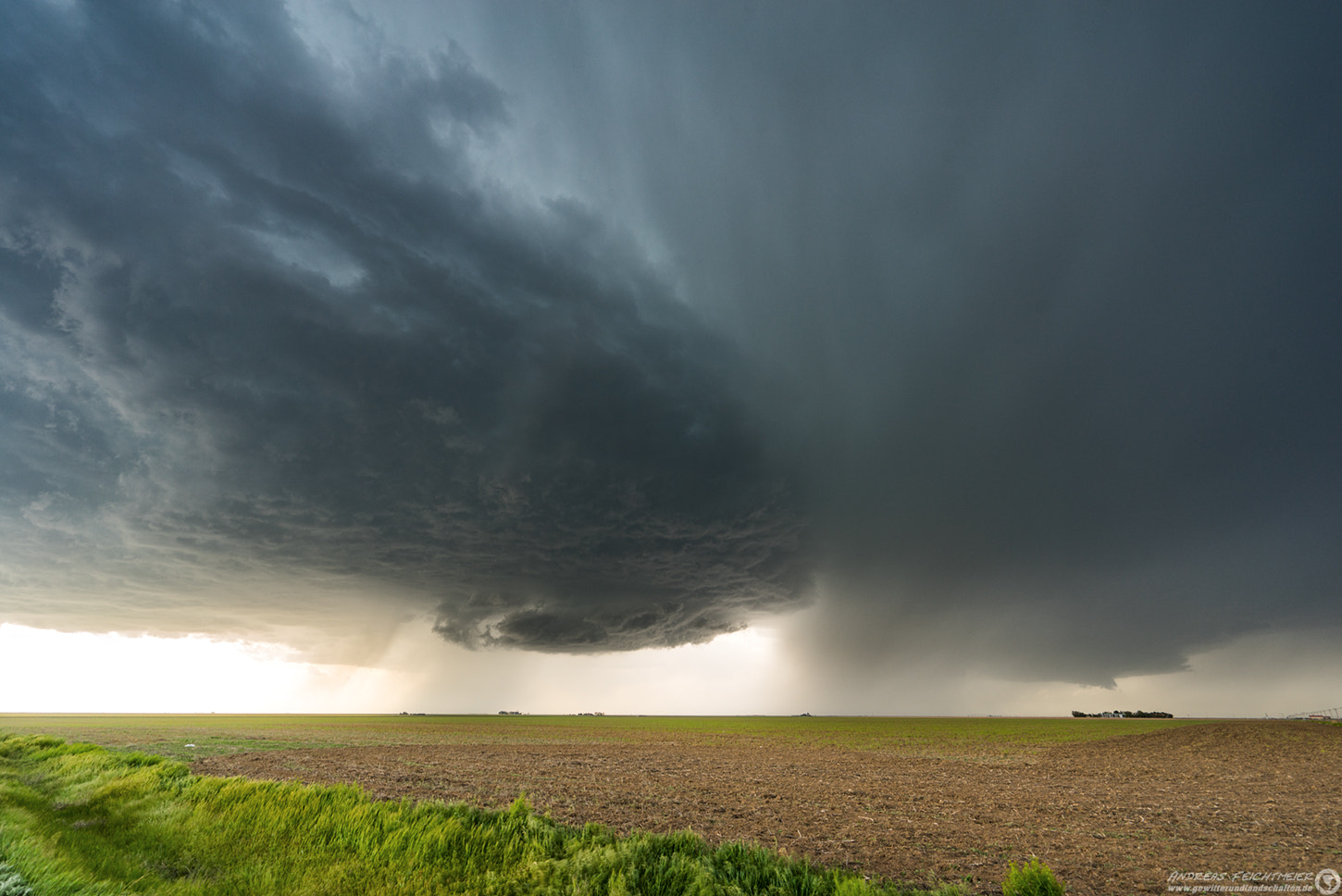 Sony a7R + Sony Vario-Tessar T* FE 16-35mm F4 ZA OSS sample photo. Supercell in an early stage. photography