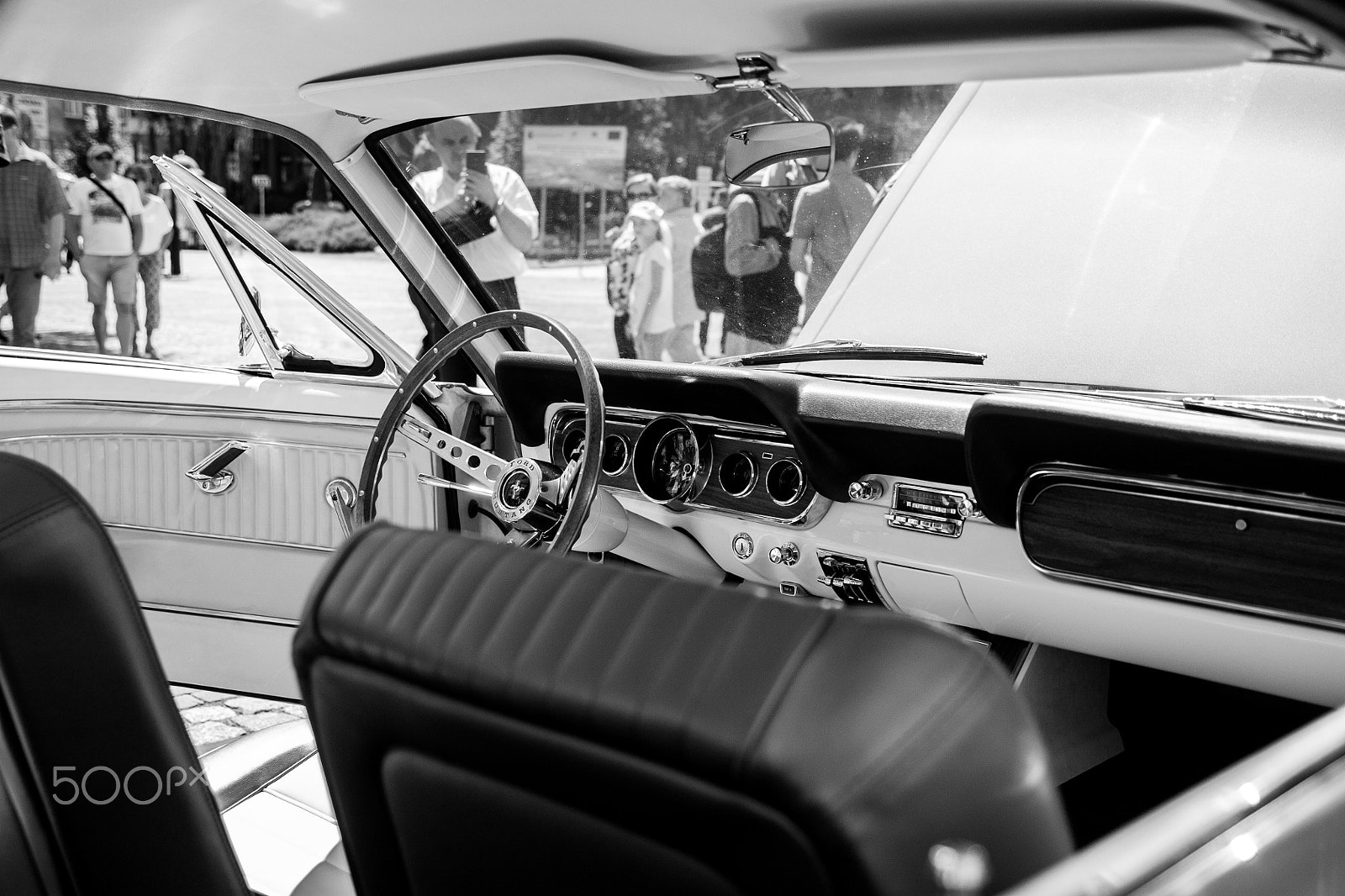 Tamron SP AF 17-50mm F2.8 XR Di II LD Aspherical (IF) sample photo. Retro car photography
