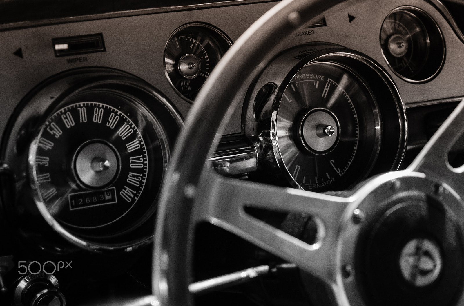 Tamron SP AF 17-50mm F2.8 XR Di II LD Aspherical (IF) sample photo. Retro car photography