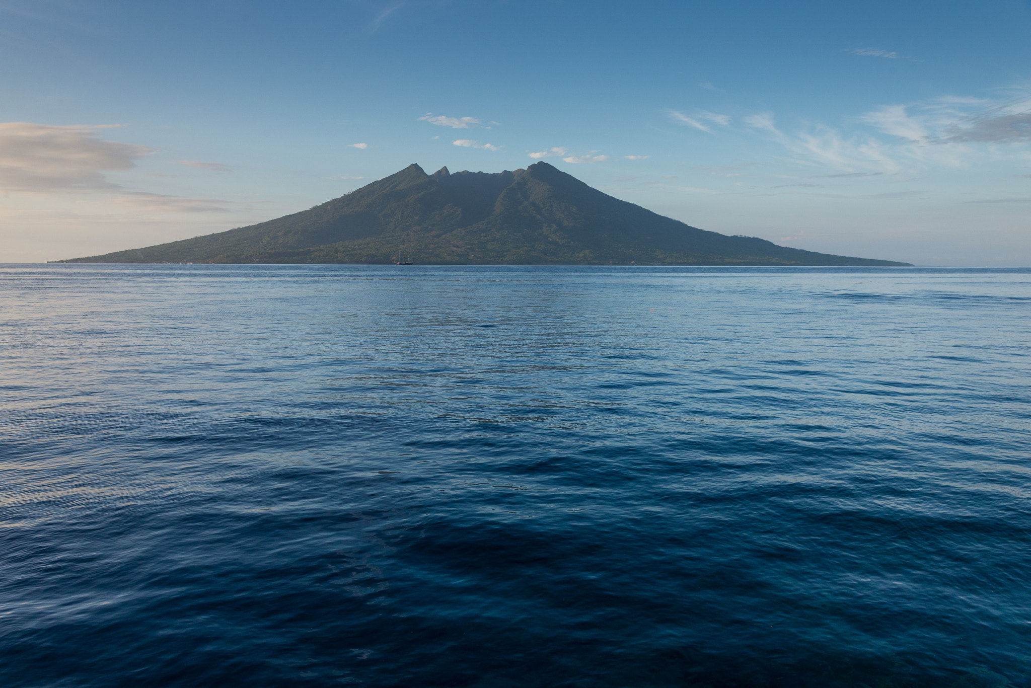 Nikon AF-S Nikkor 24-120mm F4G ED VR sample photo. Indonésie - ternate - danau tolire photography