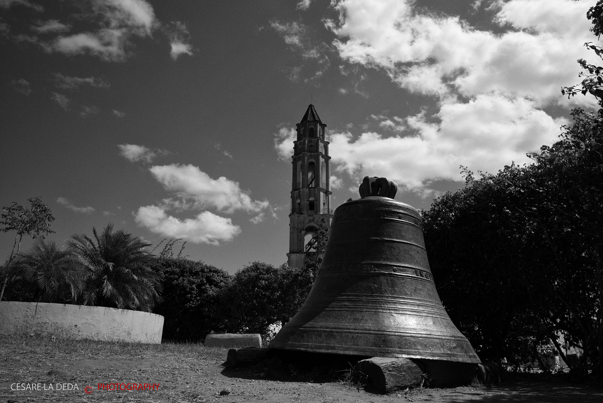 Leica Super-Elmar-M 21mm F3.4 ASPH sample photo. A lone bell photography