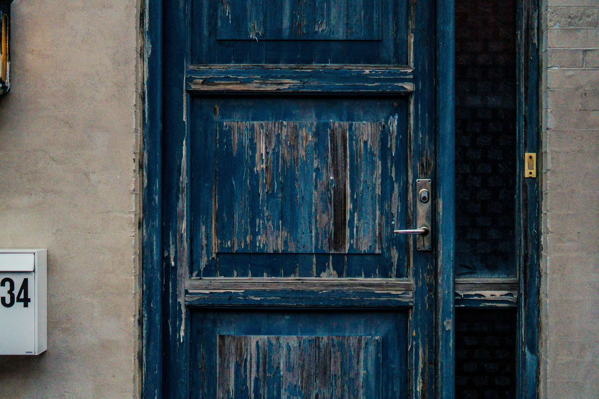 Sony SLT-A58 sample photo. Door photography